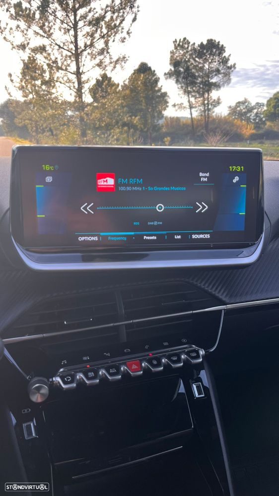 Peugeot e-2008 50 kWh Active Pack - 13