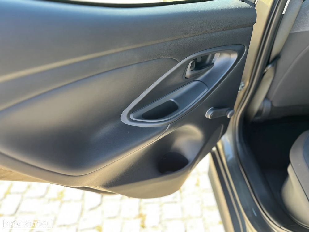Toyota Yaris 1.5 HDF Comfort Plus - 26