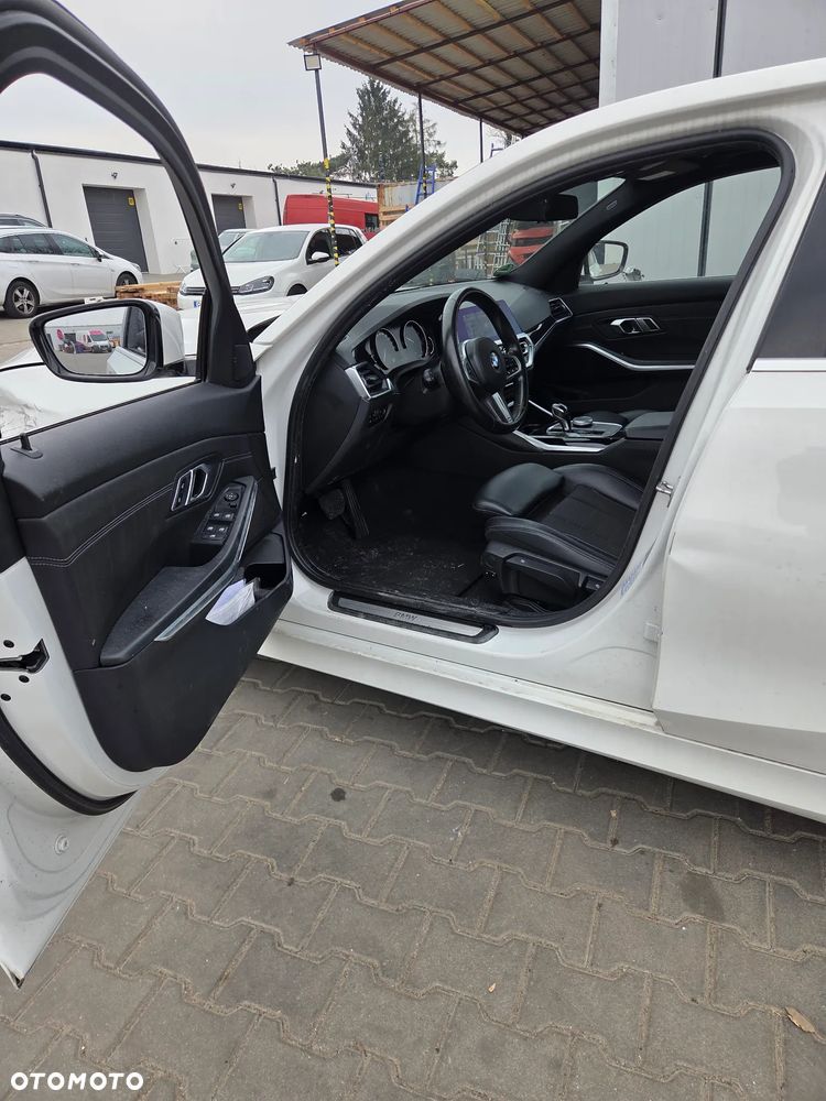 BMW Seria 3 320d xDrive Edition M Sport Shadow - 6