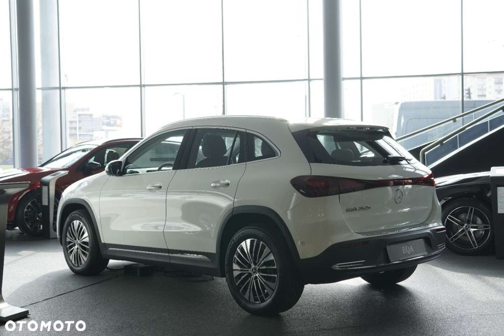 Mercedes-Benz EQA - 3