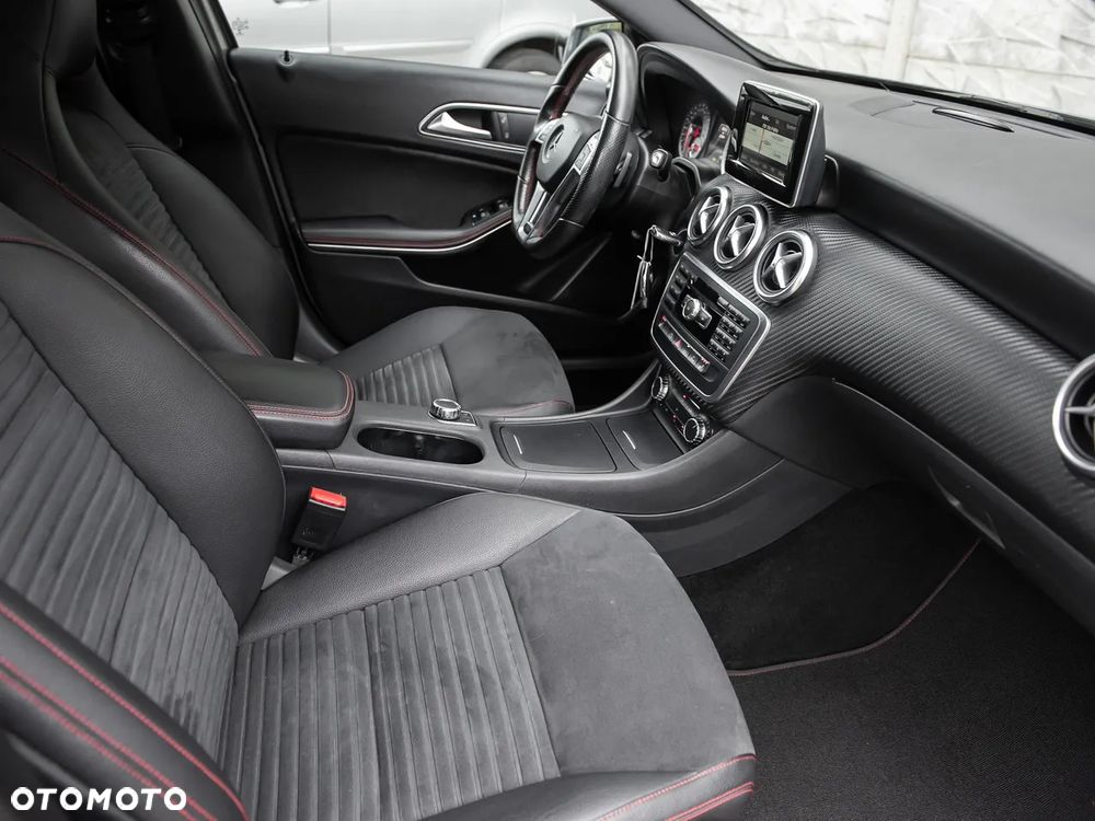 Mercedes-Benz Klasa A 250 4Matic 7G-DCT AMG Line - 31