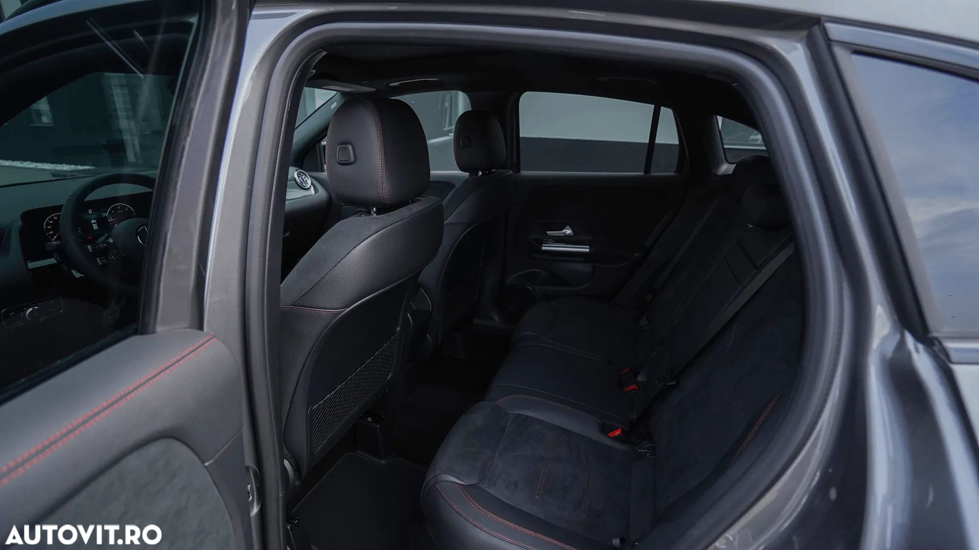 Mercedes-Benz GLA - 23