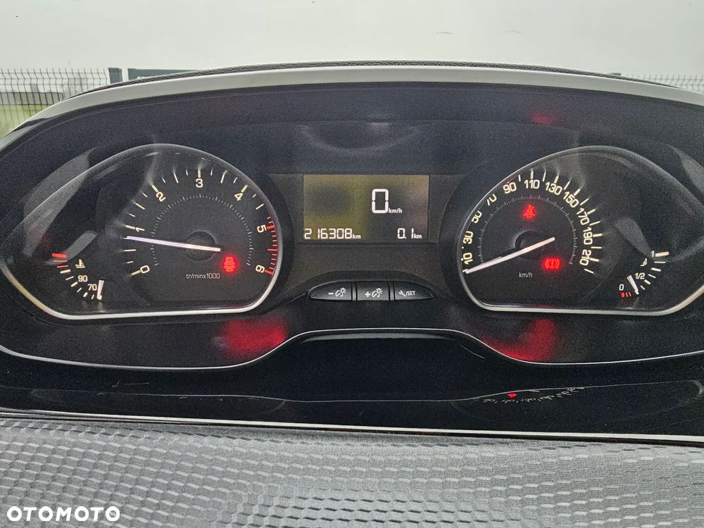 Peugeot 2008 - 9