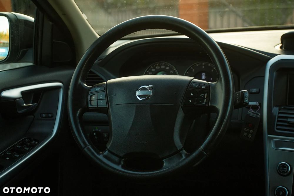 Volvo XC 60 2.4D AWD Kinetic - 25