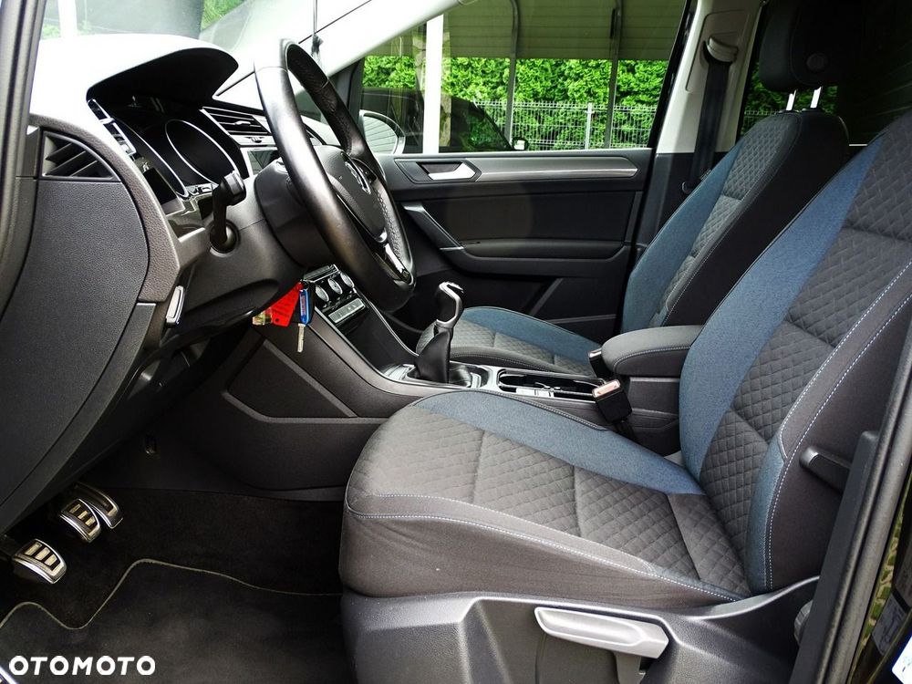 Volkswagen Touran - 21