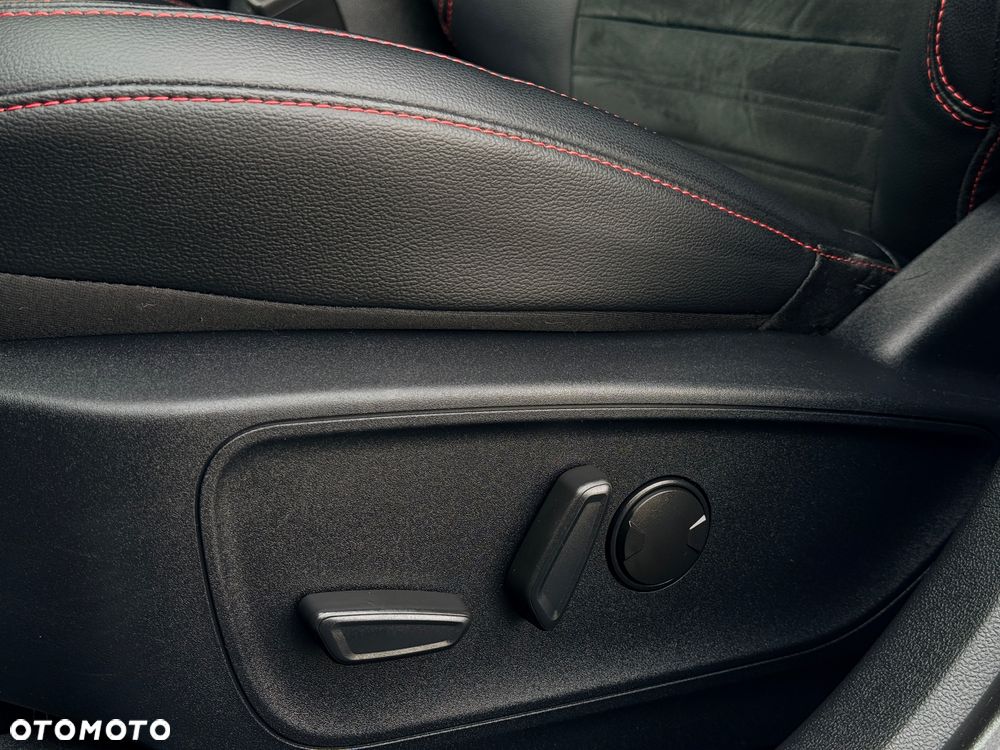 Ford Kuga 2.0 EcoBlue Hybrid ST-LINE - 8