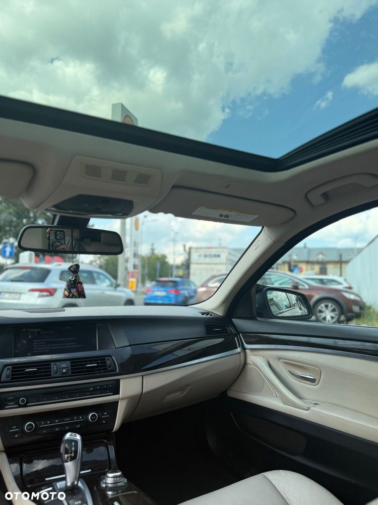 BMW Seria 5 528i Touring - 11