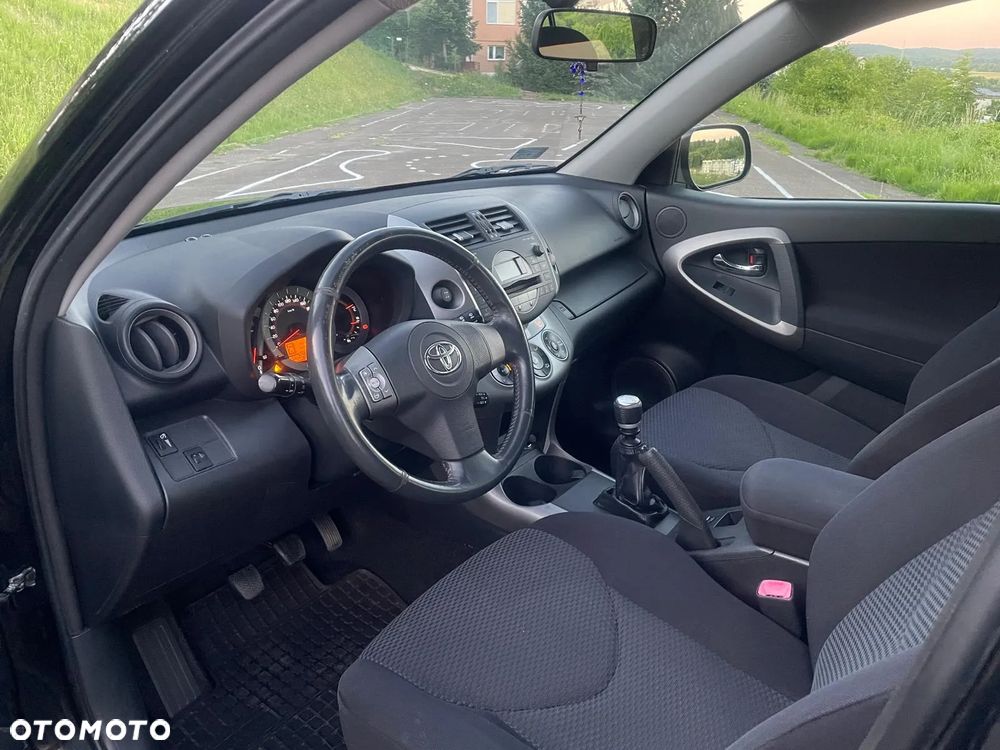 Toyota RAV4 - 10