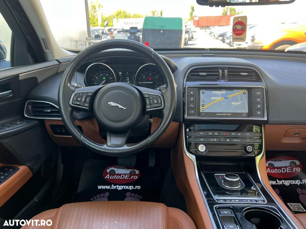 Jaguar XE 20d Aut. Portfolio - 9
