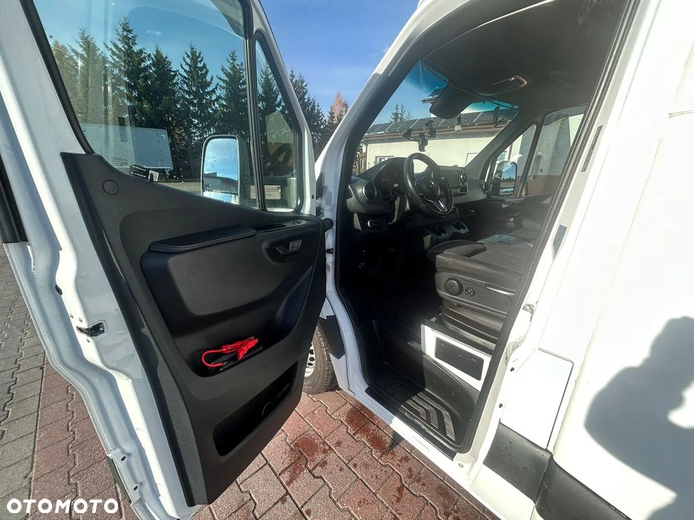 Mercedes-Benz Sprinter 319 - 26