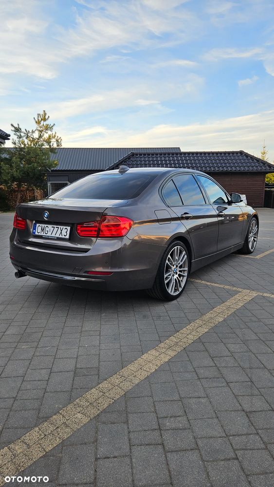 BMW Seria 3 318d Sport Line - 6