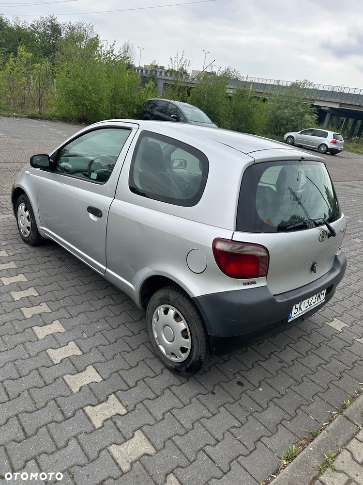 Toyota Yaris 1.0 Base - 3