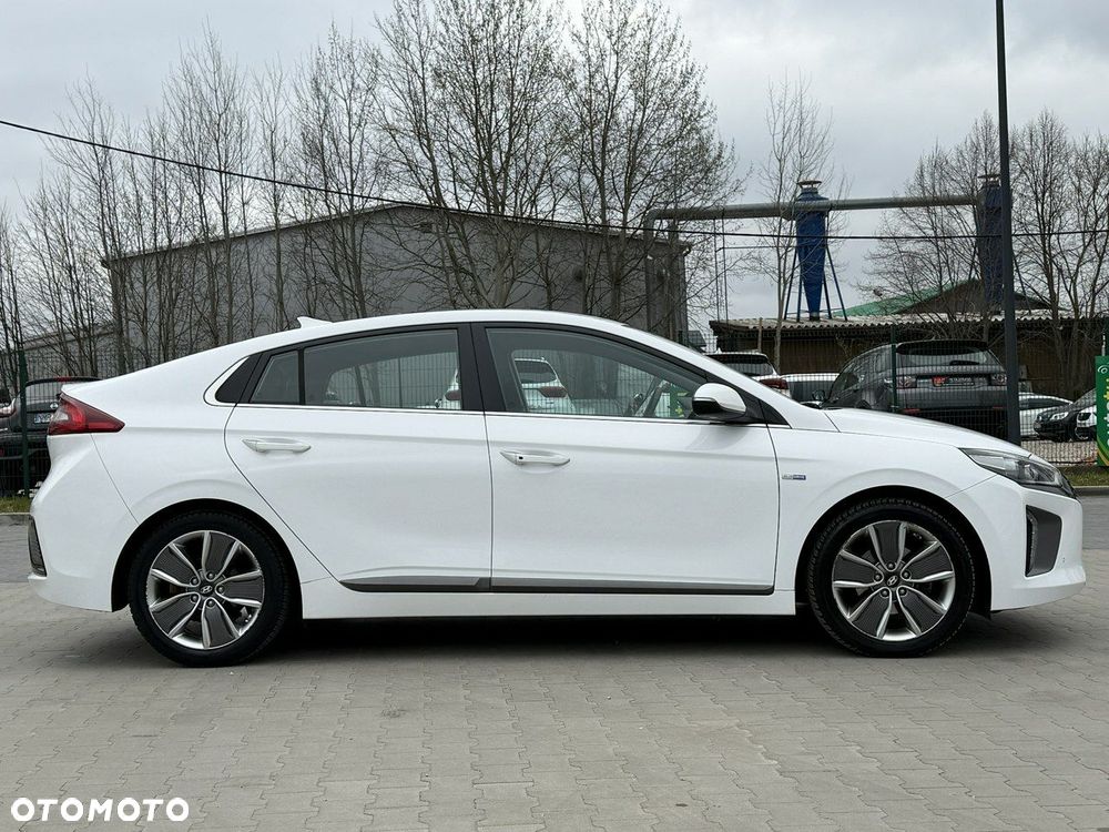 Hyundai IONIQ - 12
