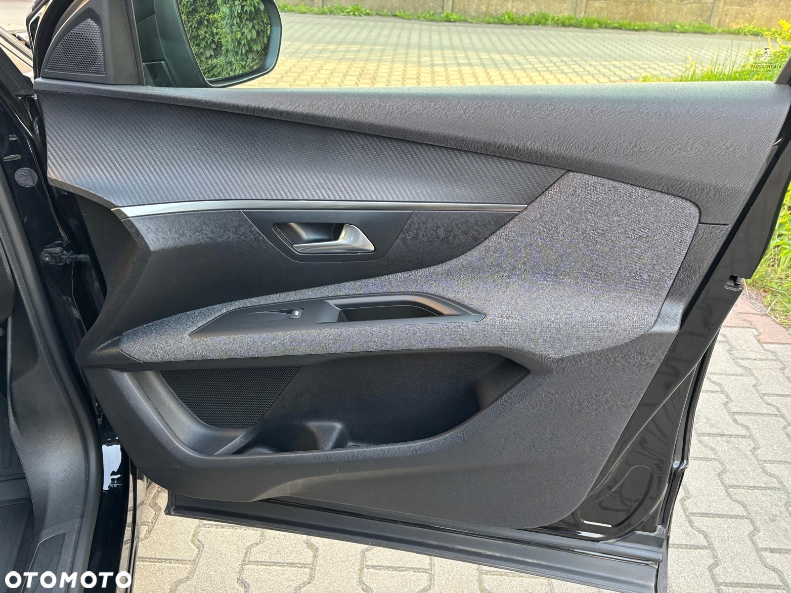 Peugeot 3008 1.2 PureTech Active S&S EAT6 - 17