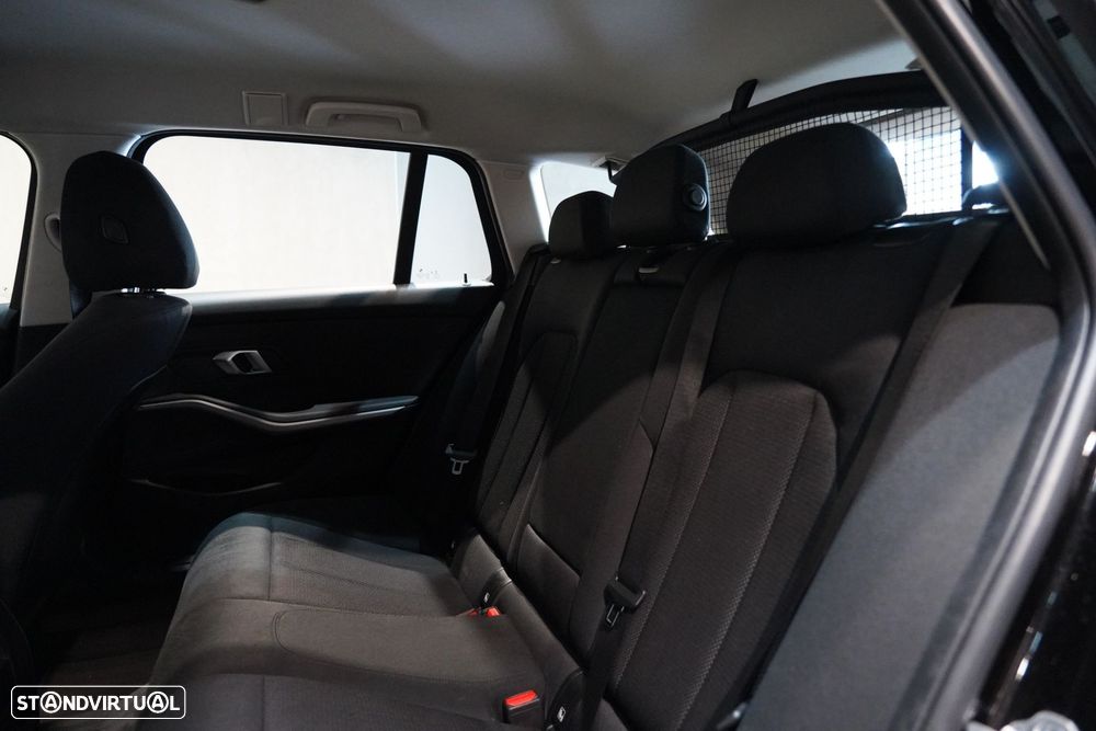 BMW 318 d Line Luxury - 22