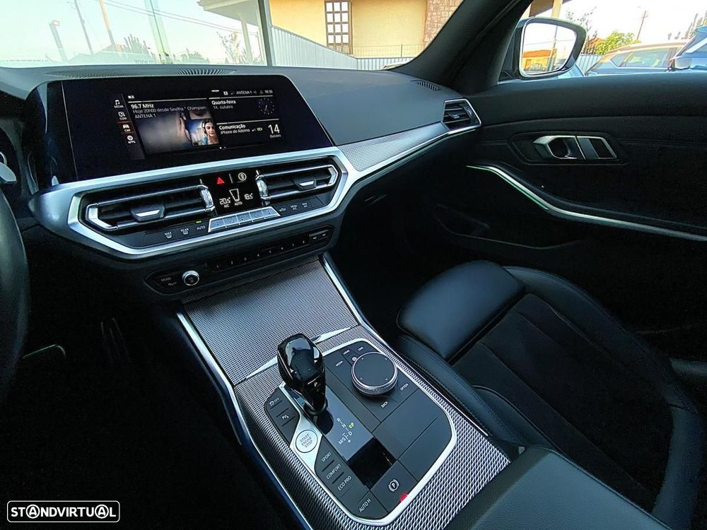 BMW 320 d Pack Desportivo M Auto - 15