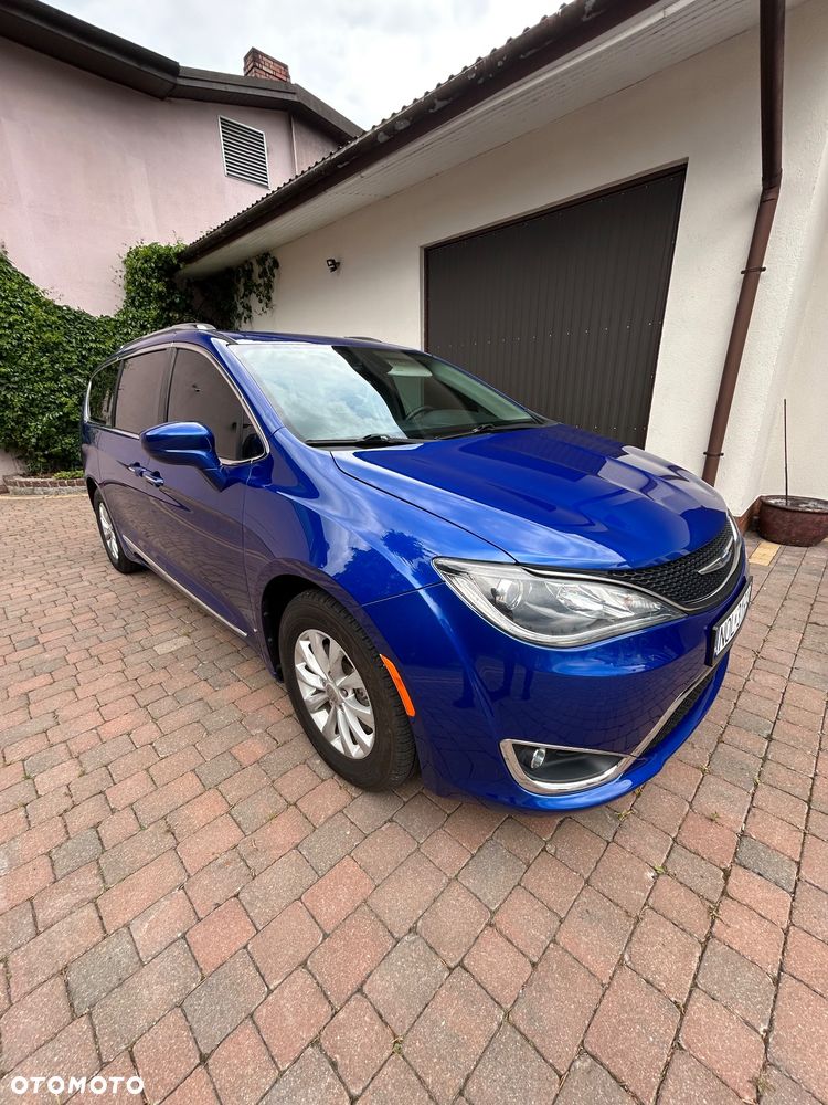 Chrysler Pacifica - 2