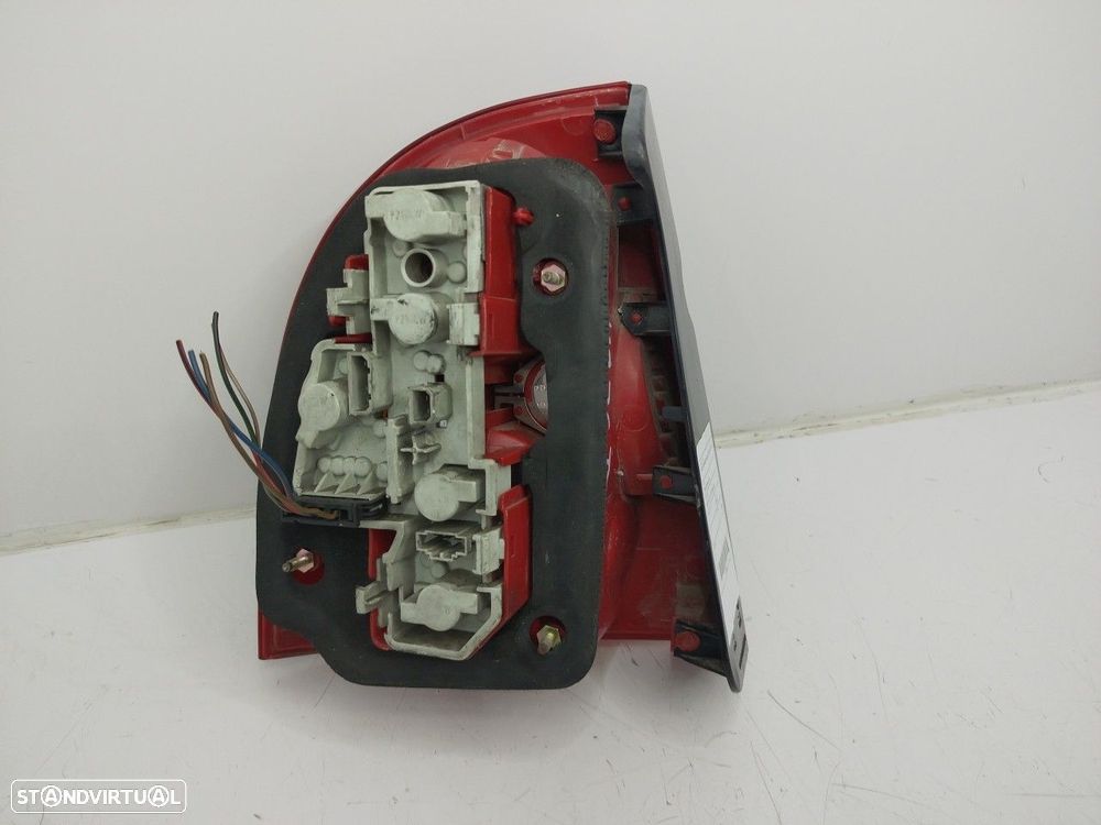 Farolim Stop Dto Volkswagen Passat (3B3) - 1