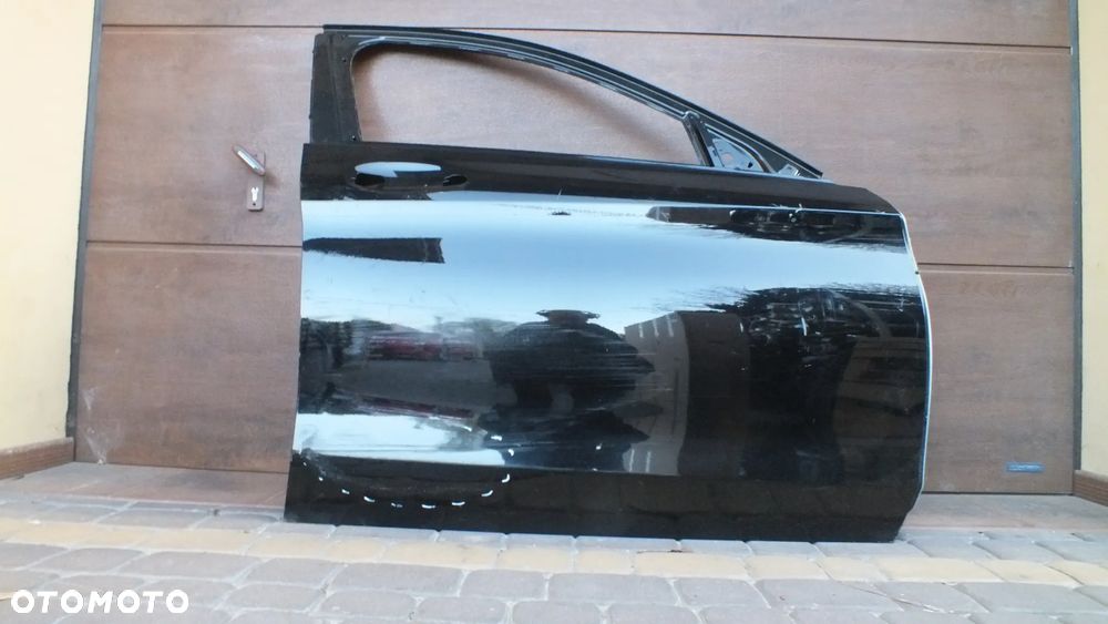 Drzwi przednie prawe Mercedes W205 C klasa - 1