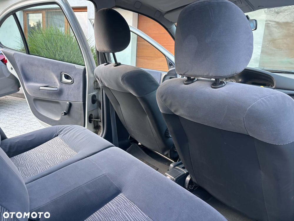 Renault Megane 1.6 - 6