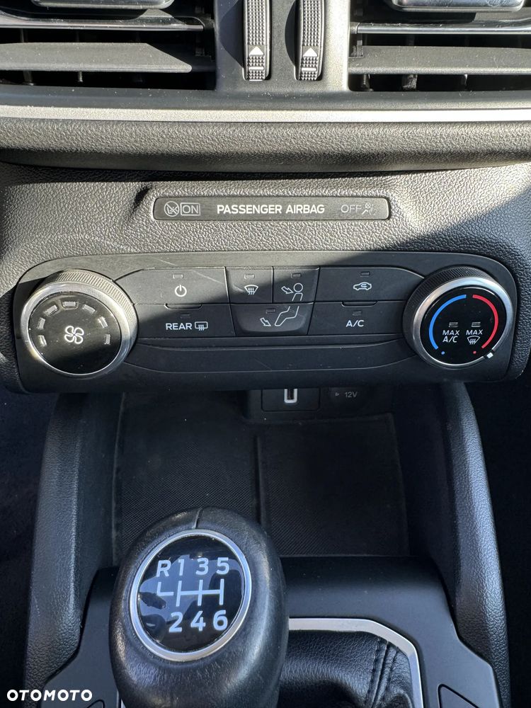 Ford Focus 1.5 EcoBlue Start-Stopp-System TITANIUM DESIGN - 24