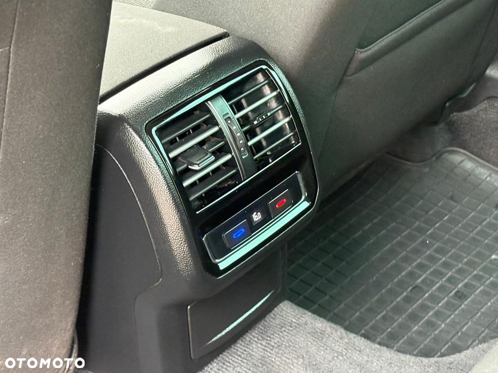 Volkswagen Passat 2.0 TDI (BlueMotion Technology) Highline - 19