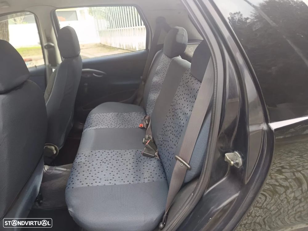 Fiat Punto 1.2 16V ELX - 13