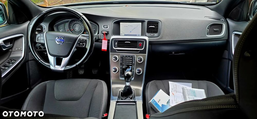 Volvo V60 T3 Momentum - 23