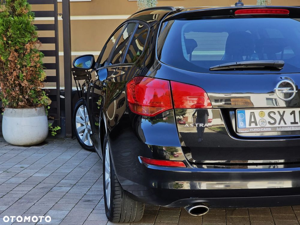 Opel Astra 1.6 Turbo 150 Jahre - 23