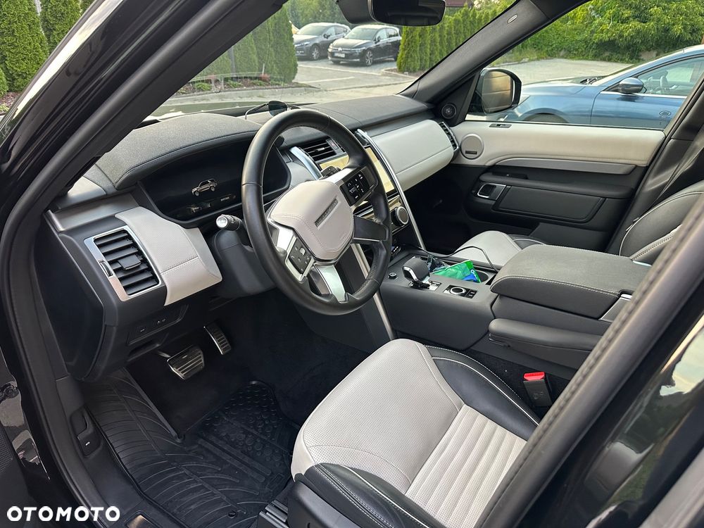 Land Rover Discovery D300 R-Dynamic HSE - 9