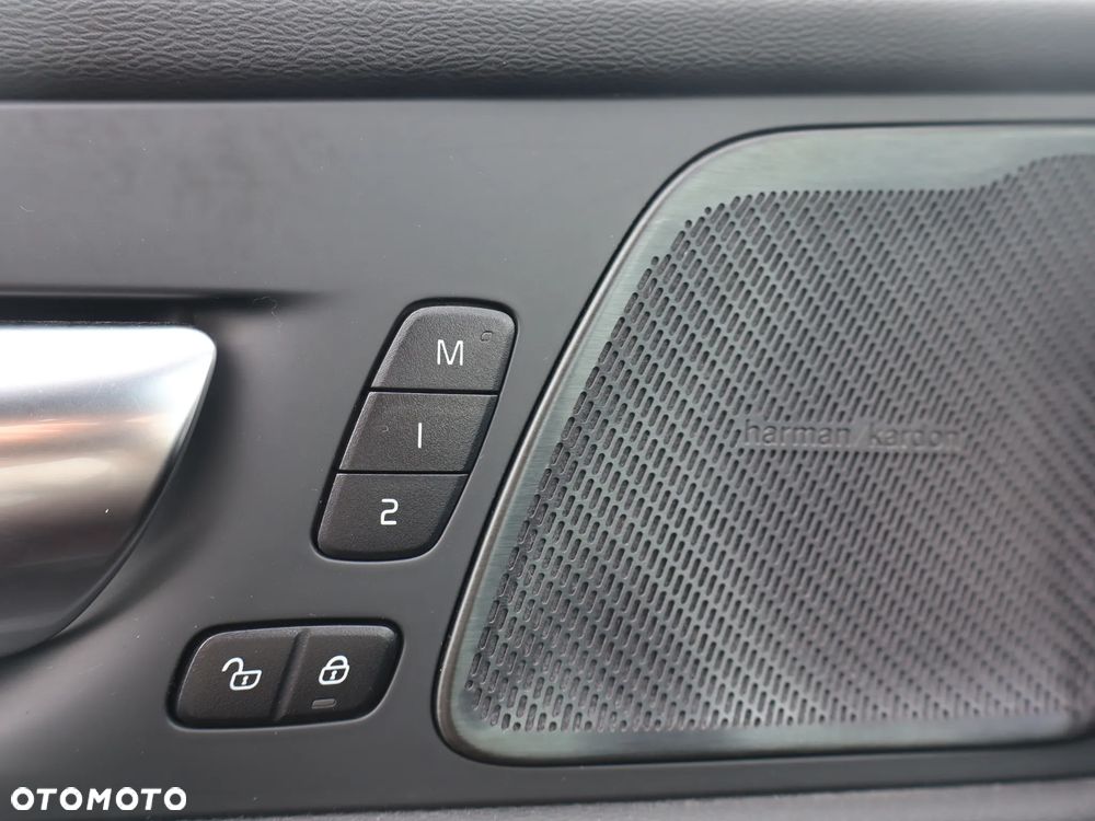 Volvo XC 60 B5 D AWD R-Design - 26