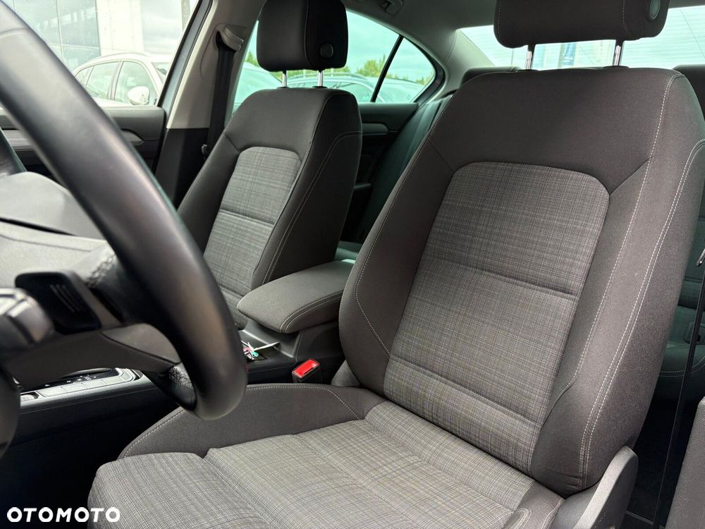 Volkswagen Passat - 12