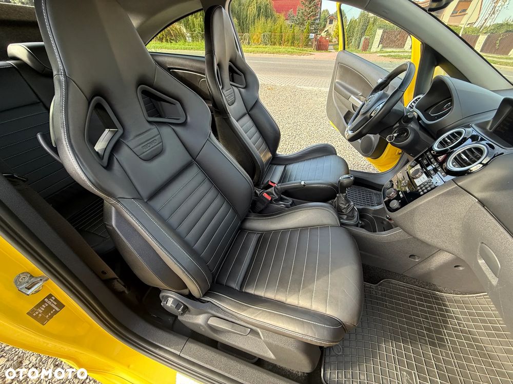 Opel Corsa 1.6 T OPC - 21