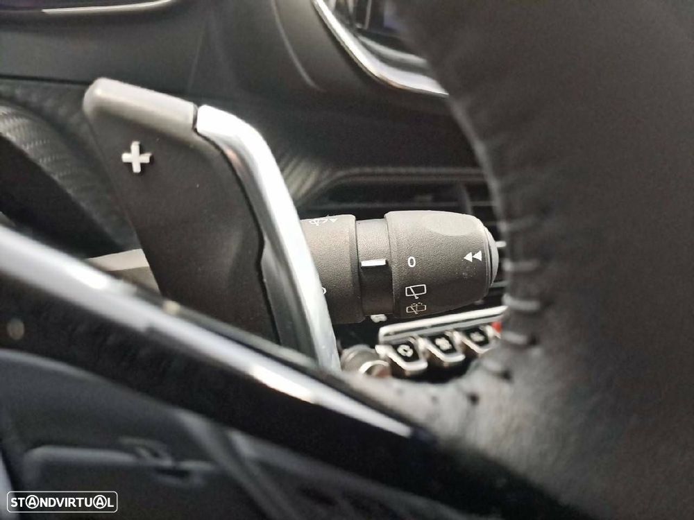 Peugeot 208 1.2 Hybrid Allure e-DCS6 - 15