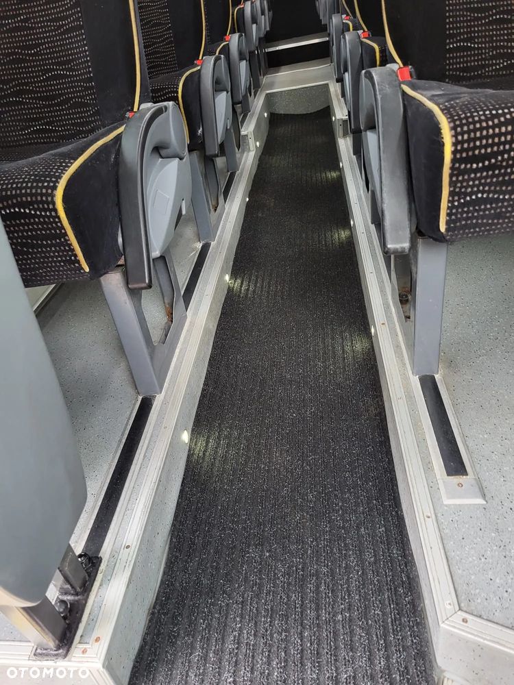 Volkswagen Crafter 24 - miejsca + 3 stojące - 12