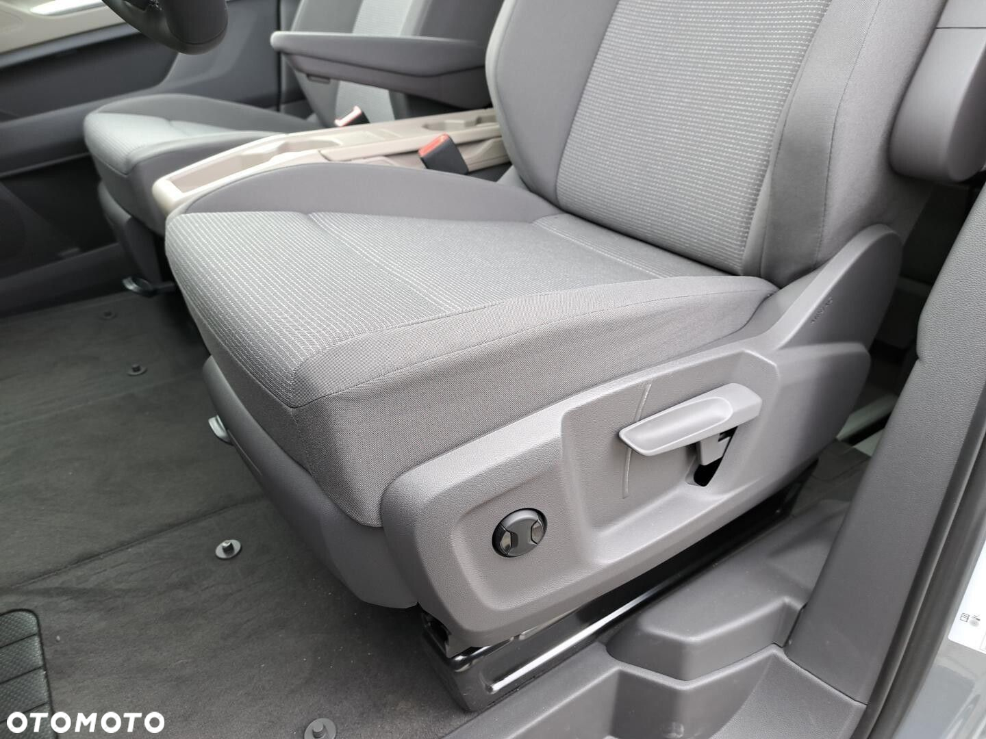 Volkswagen Multivan - 12