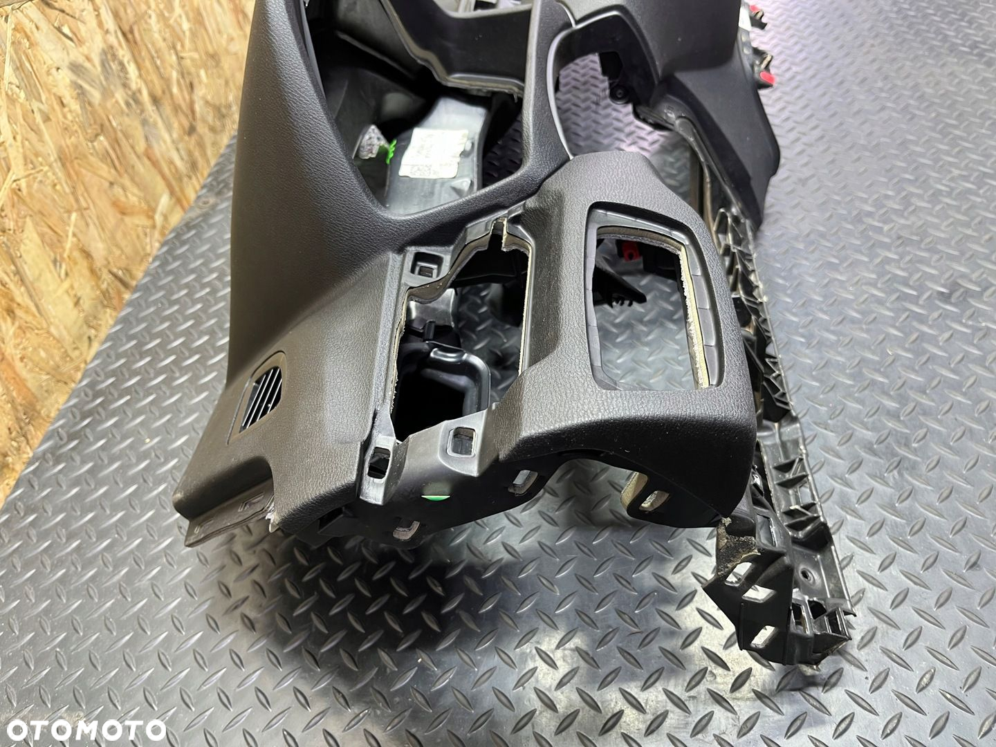DESKA RODZIELCZA BMW X1 F48 CZARNA USA - 5