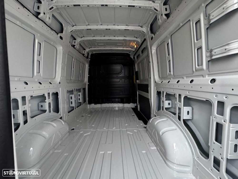 VW Crafter Crafter 35 L3H3 140 cv - 15