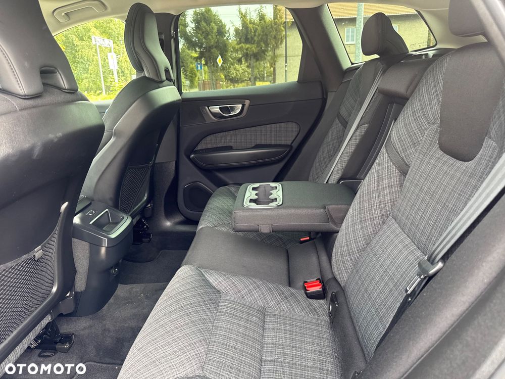 Volvo XC 60 B4 B Essential - 26