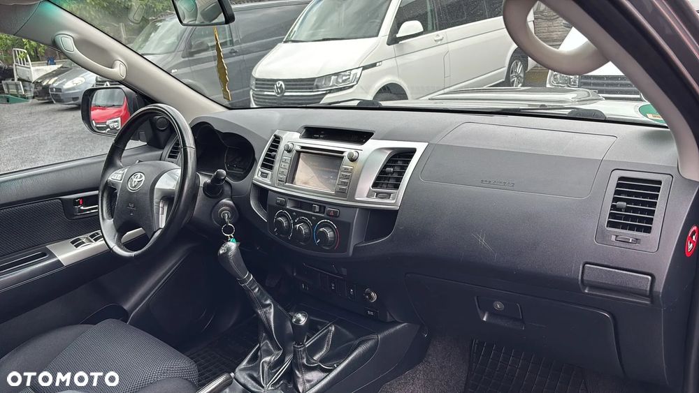 Toyota Hilux 4x4 Double Cab Life - 24