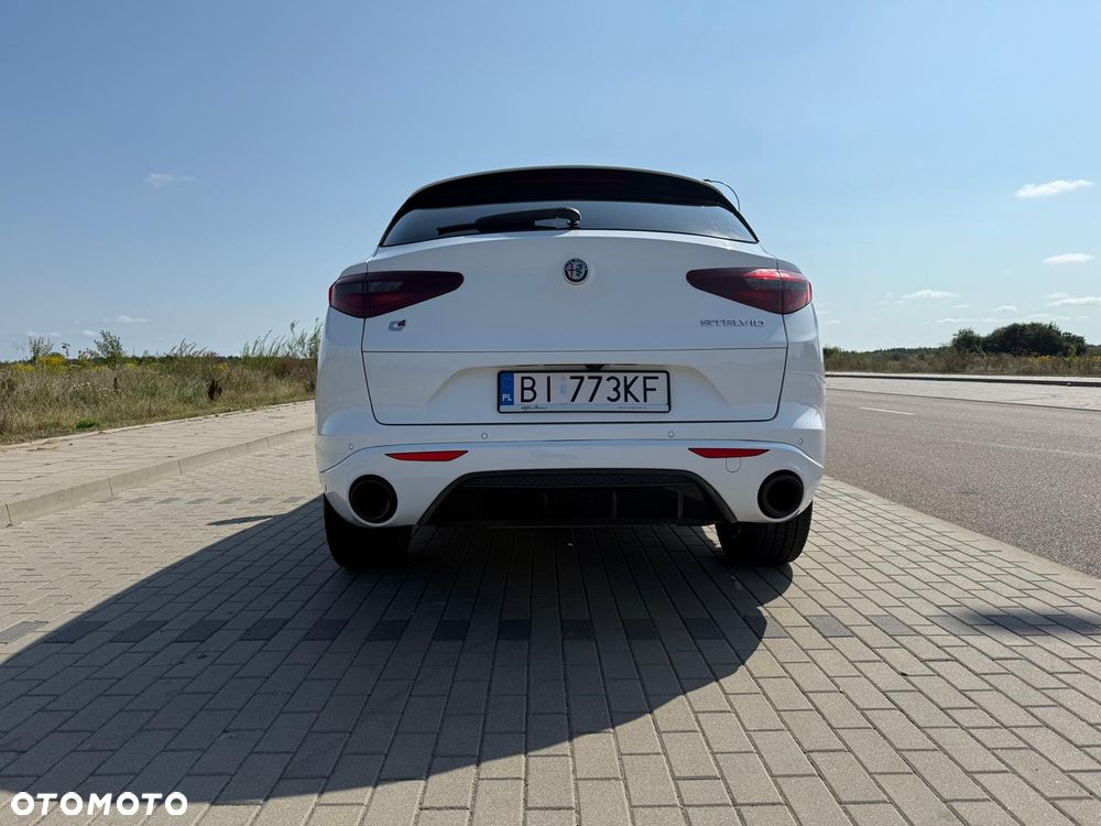 Alfa Romeo Stelvio 2.0 Turbo 16V AT8-Q4 Veloce - 13
