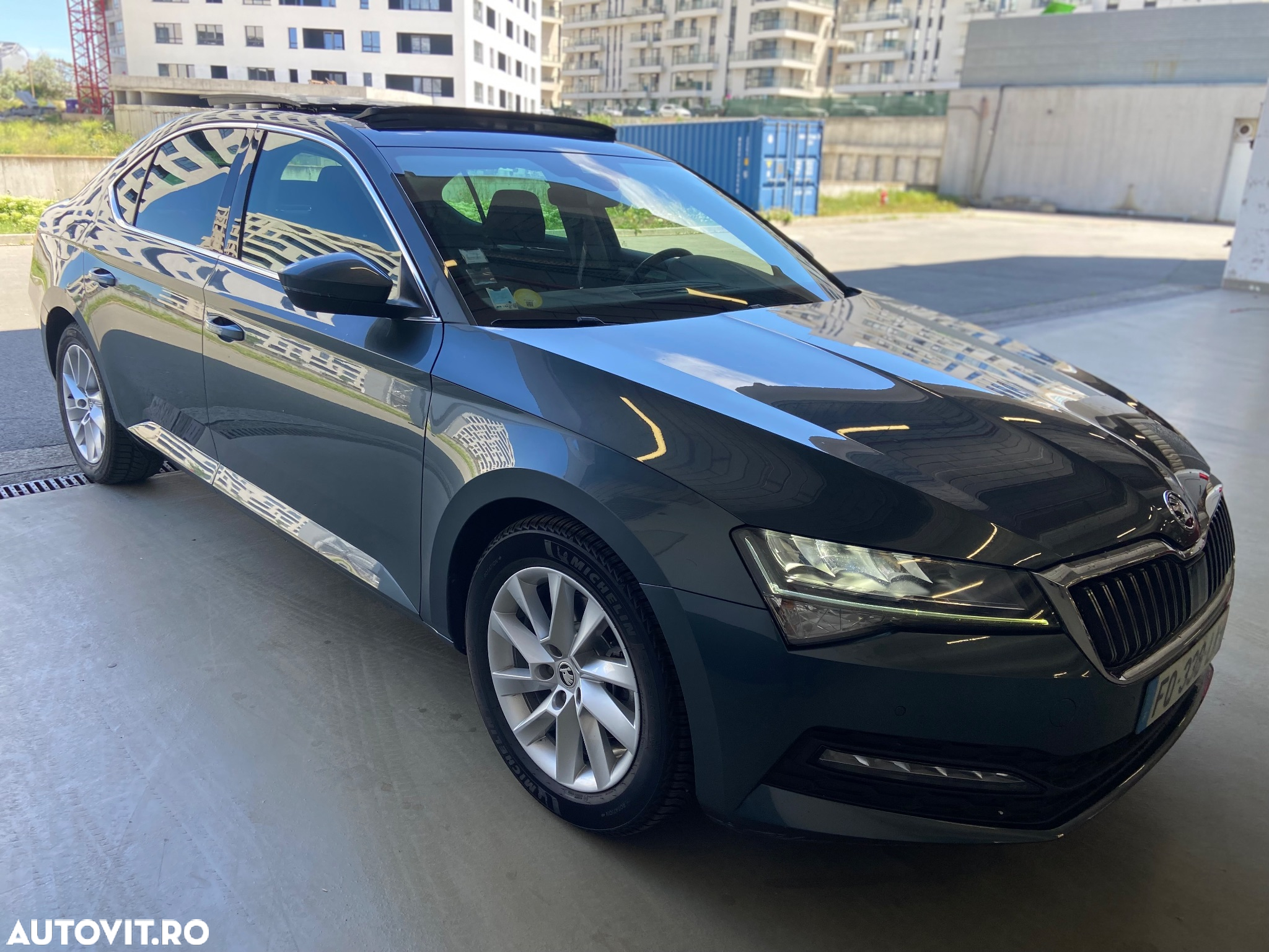 Skoda Superb 2.0 TDI DSG Premium Edition - 32