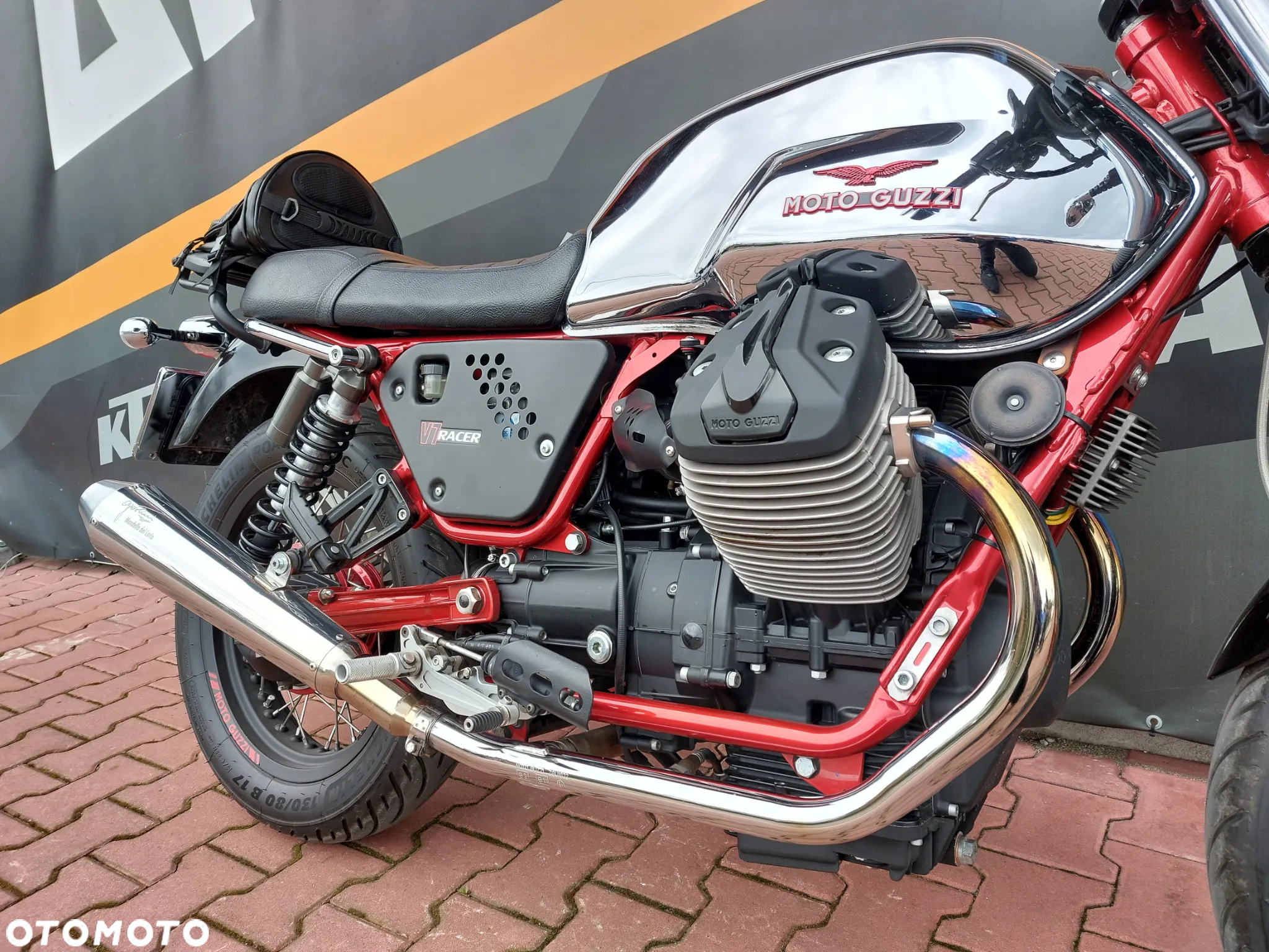 Moto Guzzi V7 - 12