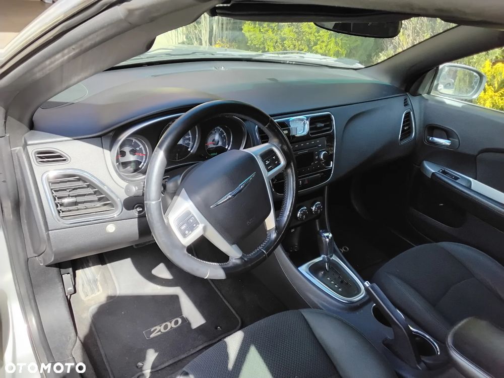 Chrysler 200 - 2