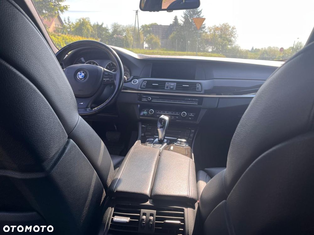 BMW Seria 5 550i xDrive Sport-Aut - 10