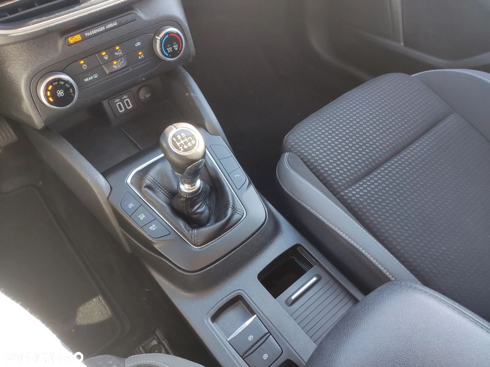 Ford Focus 1.0 EcoBoost Connected - 26