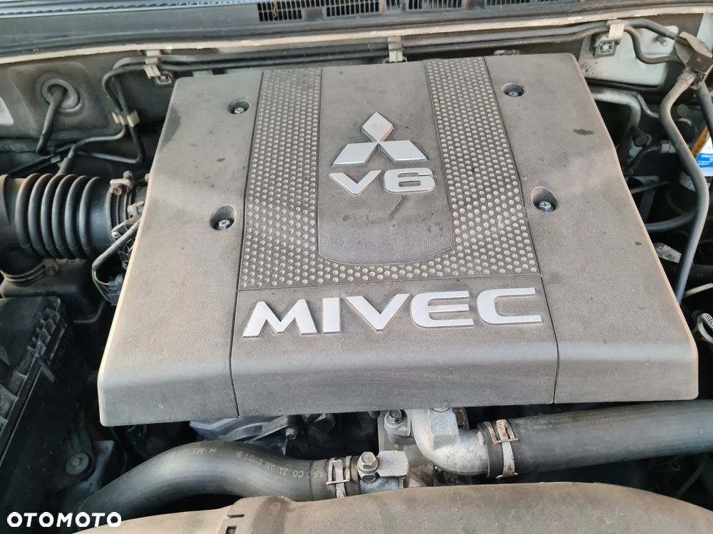 Mitsubishi Pajero - 16