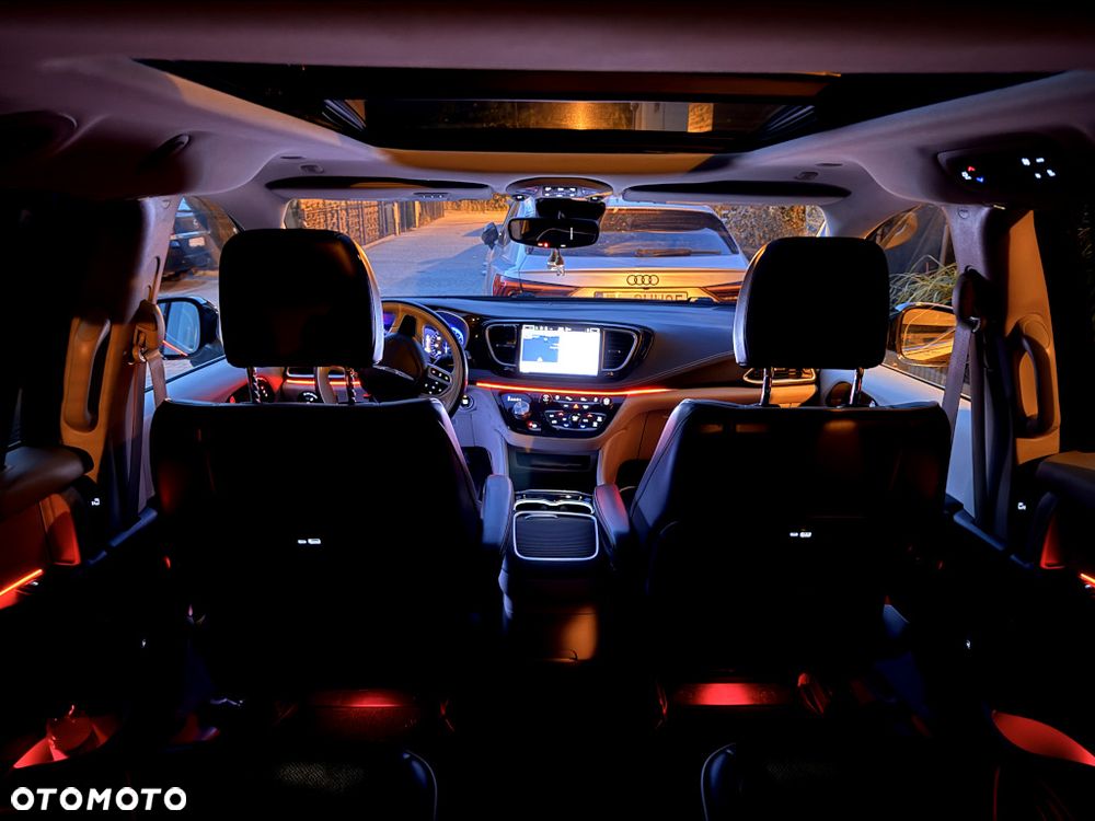 Chrysler Pacifica - 37
