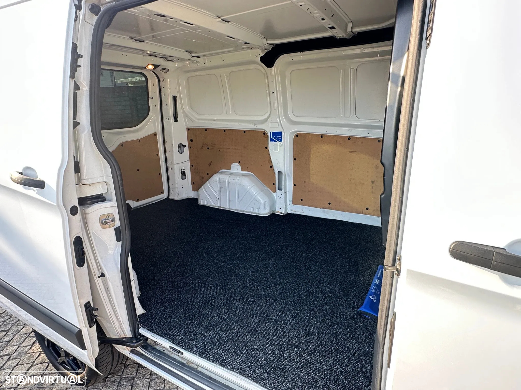 Ford TRANSIT CUSTOM - 9