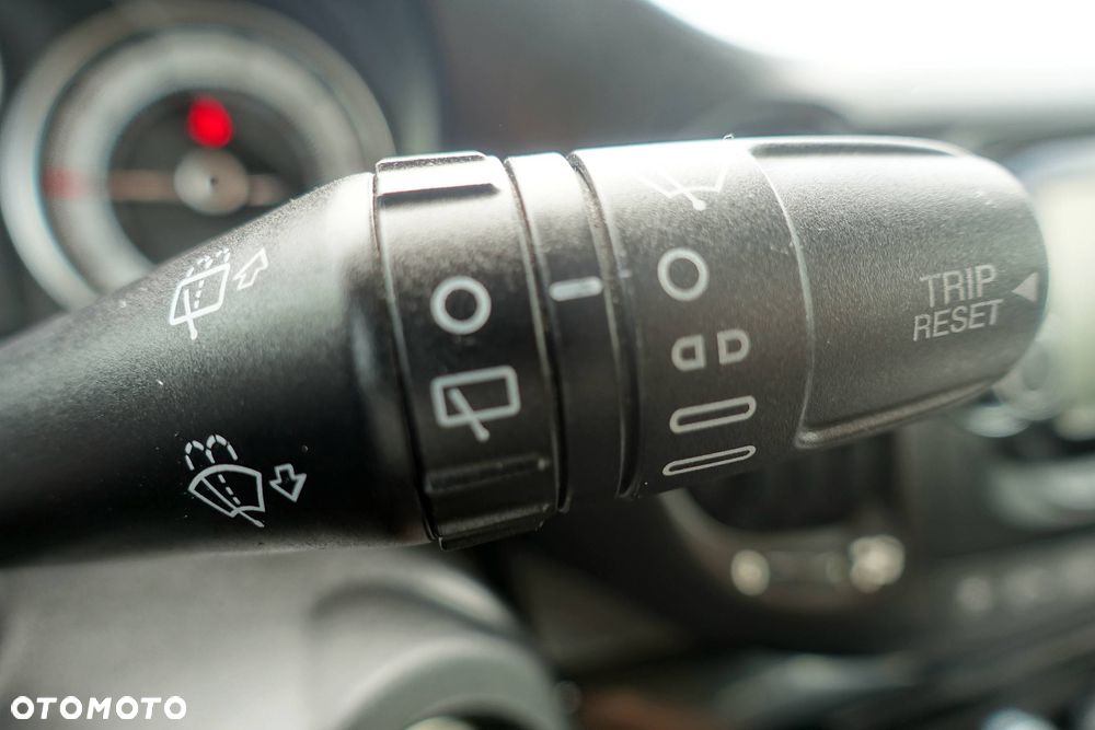 Fiat 500L 1.4 16V Urban Edition - 29